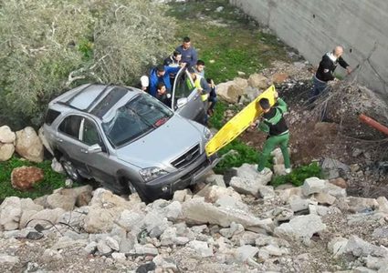 إصابتان بحادث انقلاب مركبة في طولكرم