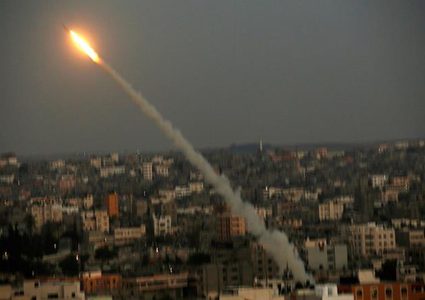 الاحتلال يزعم: إطلاق صواريخ من غزة وصافرات الإنذار تدوي في المستوطنات