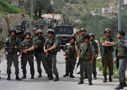 قوات الاحتلال تقتحم شرق قلقيلية وتجري عمليات تمشيط