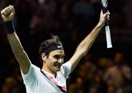 فيدرر يحتفل بلقب "الأكبر سناً"