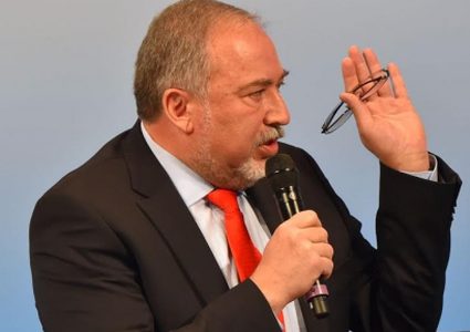 الاحتلال يصادق على اقتطاع رواتب الأسرى