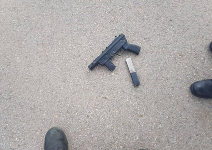 اعتقال شاب بدعوى العثور على سلاح في حقيبته