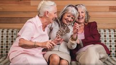 أهمية الصداقة، وكيف تحمي من الخرف؟ (فيديو)