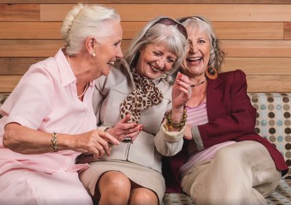 أهمية الصداقة، وكيف تحمي من الخرف؟ (فيديو)