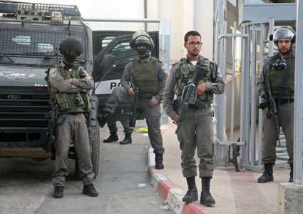 الاحتلال يعتقل شابة  بزعم حيازتها سكينا