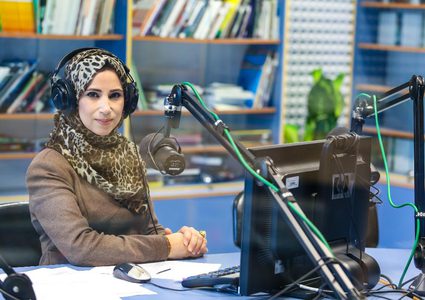 هل تتحكم بالكون أم يتحكم بك البشر؟