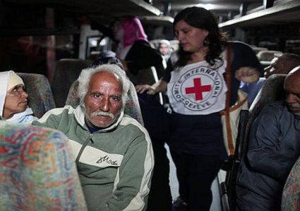 26 من أهالي أسرى غزة يزورون أبناءهم بـ"رامون"