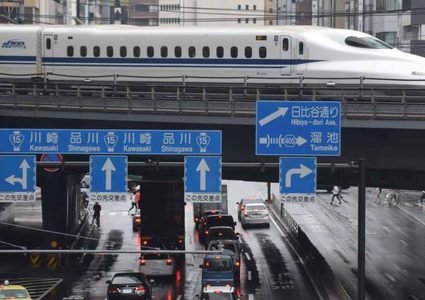 اليابان تسجل أول عجز تجاري منذ مايو