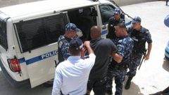 القبض على 3 أشخاص يشتبه بهم السرقة و التخريب والحرق لمدرسة