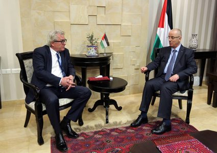 الحمد الله يطلع المبعوث النرويجي لعملية السلام على آخر المستجدات السياسية