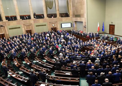 بولندا ترفض التراجع عن تصريحات رئيس حكومتها بشأن المحرقة