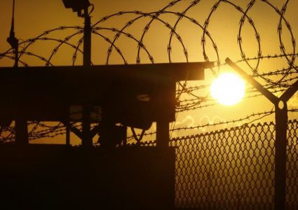 اعتصام تضامني مع أسرى الاعتقال الإداري أمام الصليب الأحمر