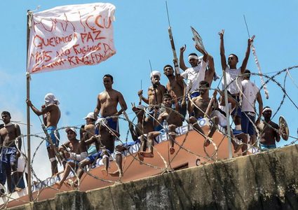 سجناء يحتجزون حراساً رهائن خلال عصيان في البرازيل