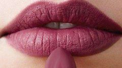 خطوات يجب الانتباه لها قبل تطبيق أحمر الشفاه “المات”