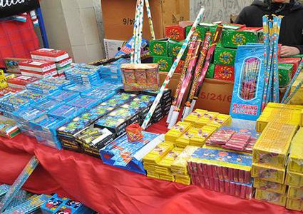 ضبط ألعاب نارية ممنوعة في طولكرم