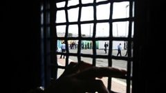 أسرى "عتصيون" يشتكون من أوضاع غاية في الصعوبة