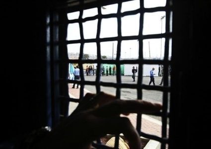 أسرى "عتصيون" يشتكون من أوضاع غاية في الصعوبة