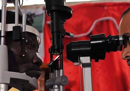 مسح العين للتنبؤ بأمراض القلب!