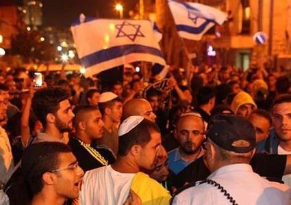 مستوطنون يهاجمون منازل المواطنين في حوارة ويحطمون زجاج أربع مركبات