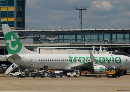 هبوط اضطراري لطائرة بسبب مسافر أطلق الريح طوال الرحلة !