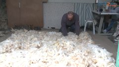 "التنجيد" مهنة تقليدية على وشك الاندثار (فيديو)