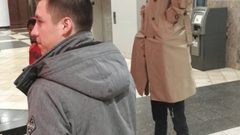 رجل بطول فارع يثير ضجة كبيرة!