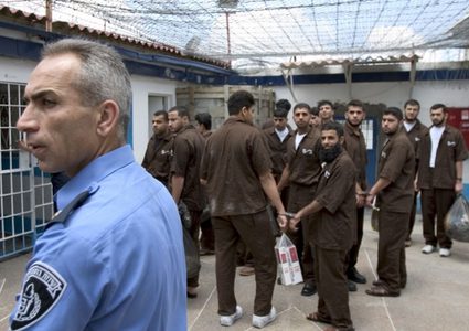 نادي الأسير يصدر بيانا حول الحريق الذي اندلع في أحد السجون