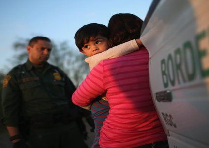 منظمة حقوقية تقاضي إدارة ترامب لاحتجازها مهاجرين اطفال