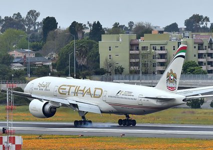 إسرائيل تزعم: أحبطنا مخططا لدعش لتفجير طائرة إماراتية