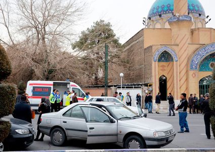 إيران تنتشل جثث ضحايا الطائرة المنكوبة وسط أجواء صعبة