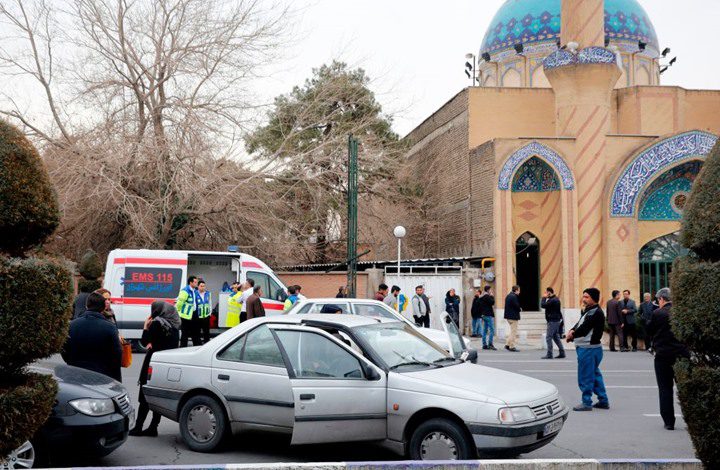 إيران تنتشل جثث ضحايا الطائرة المنكوبة وسط أجواء صعبة