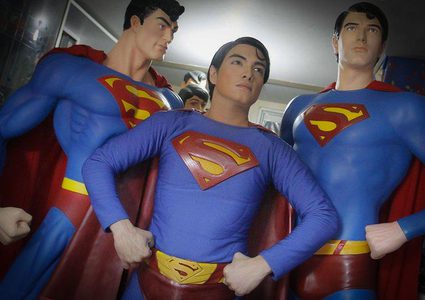 أغرب عمليات التجميل في العالم.. كائن فضائي ومصاصة دماء