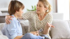 كيف تجيبين عن أسئلة ابنك المراهق؟
