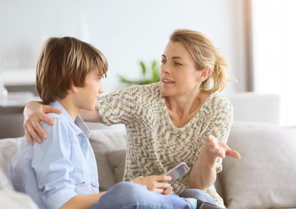 كيف تجيبين عن أسئلة ابنك المراهق؟