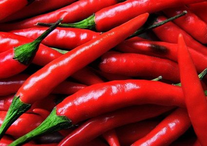 الأطعمة الحارّة تحفّز ظهور حبّ الشّباب