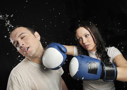 امرأة تقتل رجلا في بار بخمس لكمات