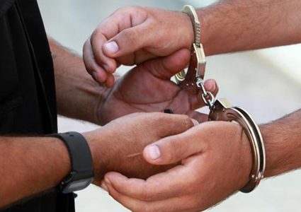 القبض على شخصين يشتبه بهما بسرقة منزلين في نابلس