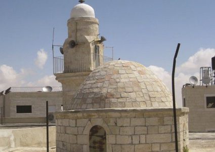 إقامة صلاة الجمعة في مسجد "سلمان الفارسي" المهدد بالهدم في بورين