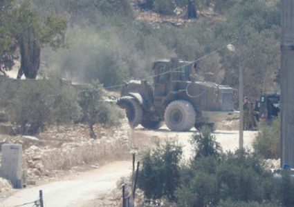 الاحتلال يغلق طريقا زراعيا جنوب بيت لحم
