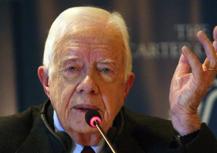 كارتر" يحذر من اندلاع حرب بغزة تكون عواقبها كارثية