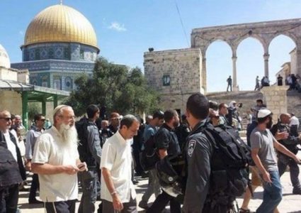 أكثر من 200 مستوطن يقتحمون الأقصى بحراسات مشددة