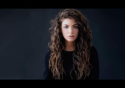 مطربة نيوزيلندية حولت أغنيتها للحديث عن معاناة الفلسطينيين