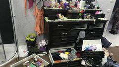 الاحتلال يحتجز مواطنة لإجبار نجلها تسليم نفسه