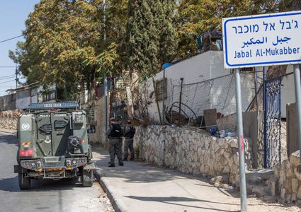 الاحتلال يعتقل والد الأسيرة إسراء الجعابيص