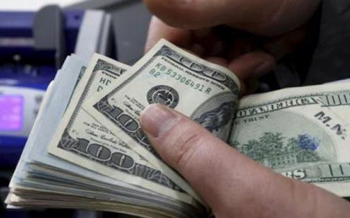 الدولار يقفز من أدنى مستوى في 3 سنوات