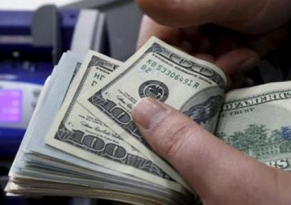 الدولار يقفز من أدنى مستوى في 3 سنوات