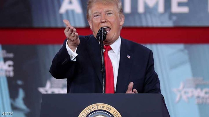 ترامب يستخدم كلمات أغنية "الثعبان" لإدانة الهجرة