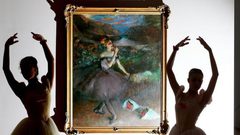 العثور على لوحة بمليون دولار في حافلة بفرنسا