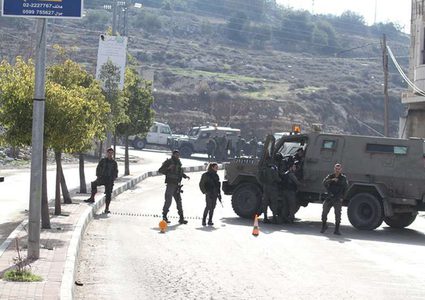 الاحتلال يغلق حاجز بيت إكسا ويعزل القرية عن محيطها