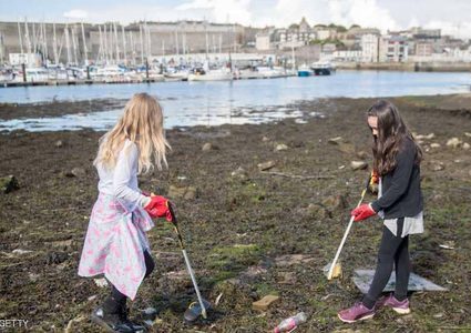 "بلوغينغ".. رياضة جمع القمامة لحرق الدهون